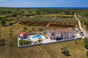 المنشأة من الخارج