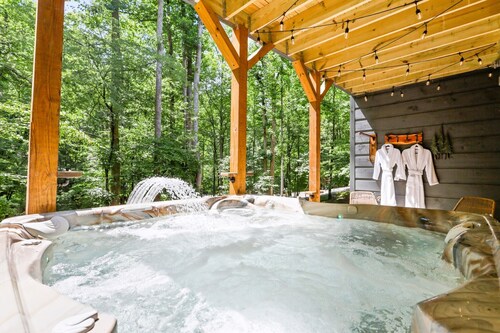 Escape to Luxie Bear Retreat