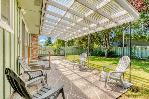 Dog-friendly wine county home with enclosed yard, W/D, cable, covered patio