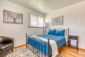 3 habitaciones, escritorio, tabla de planchar con plancha y internet 