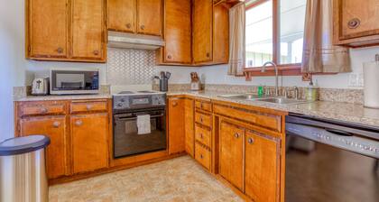 Dog-friendly wine county home with enclosed yard, W/D, cable, covered patio