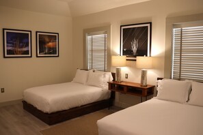 Quarto luxo, 2 camas de casal | Roupas de cama premium, individualmente decorados