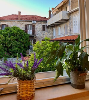 Interior - SWEET DREAM (POSTIRA)