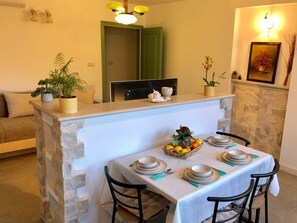 Dining - SWEET DREAM (POSTIRA)