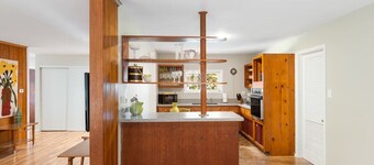 *Retro Fun* 3 BDRM - Sleeps 5 - Pet Friendly!