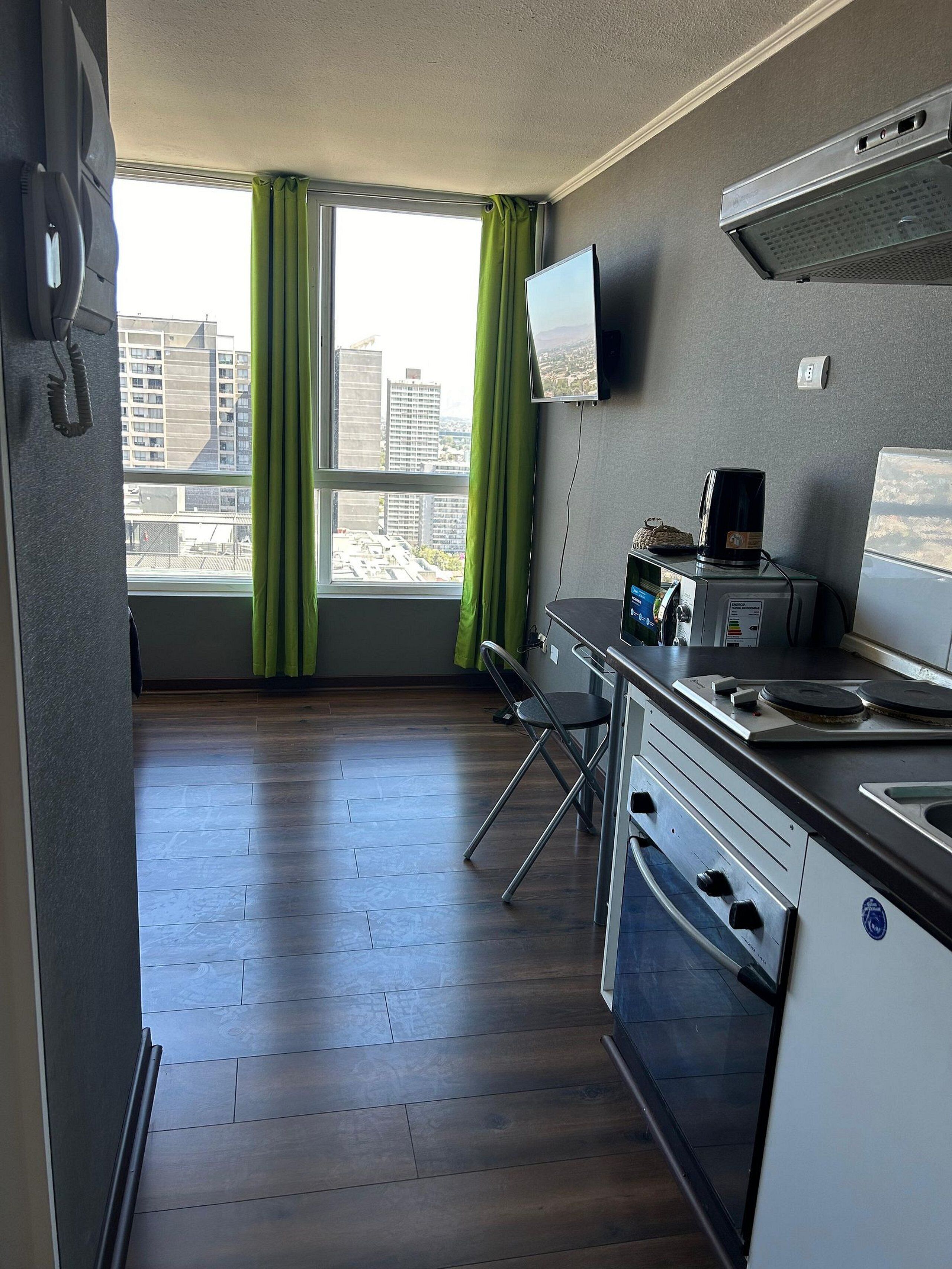 Full-sized fridge, microwave, oven, toaster