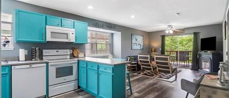 Kondominium, Beberapa Tempat Tidur, balkon, pemandangan gunung (Best of Branson) | Dapur pribadi | Mesin pembuat kopi/teh dan meja makan