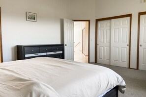3 chambres, fer et planche à repasser, accès Internet, draps fournis