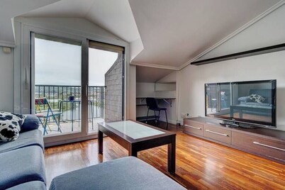 Bright penthouse with terrace, Irún | Parking | 4Pax, IR Property Management