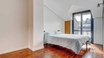 2 dormitorios, tabla de planchar con plancha, wifi y ropa de cama