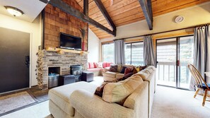 Condo, Multiple Beds, Hot Tub | Living area