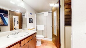 Condo, Multiple Beds, Hot Tub | Bathroom