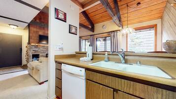 Kondominium, Beberapa Tempat Tidur, hot tub | Dapur pribadi | Lemari es, microwave, oven, dan kompor