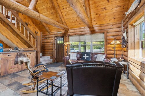 Cabin with Sauna in the Heart of the North Shore   