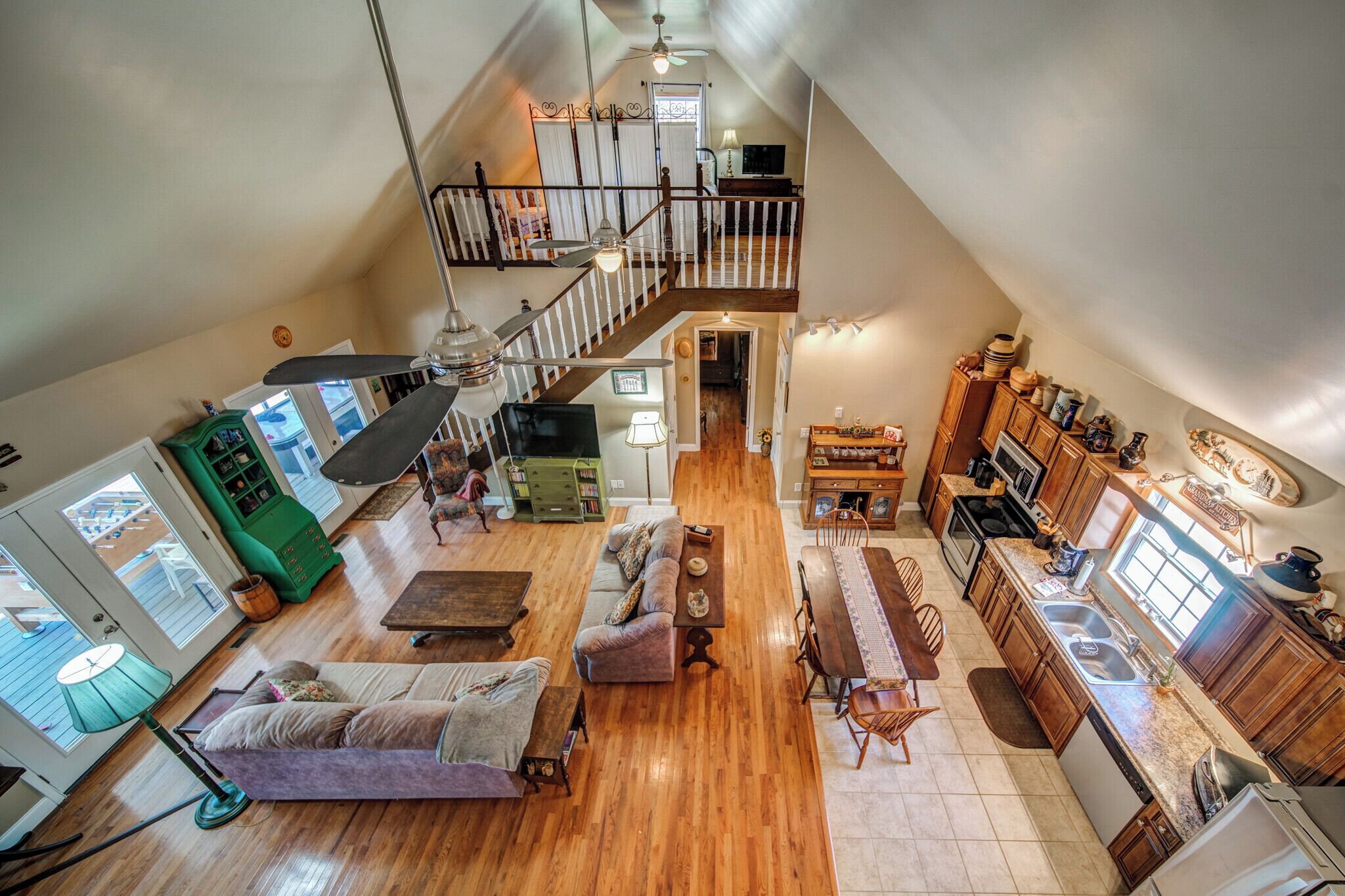 Cabin, nhiều giường, bồn tắm nước nóng | Khu phòng khách | TV 