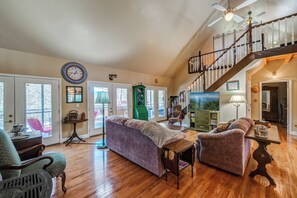 キャビン ベッド (複数台) スパ浴槽 | 内装