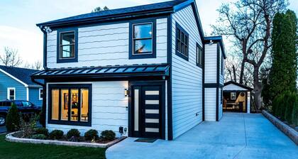 Gatsby Theme Near Downtown w Game Room, EV Charger