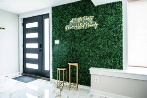 Interior - Gatsby Theme Near Downtown w Game Room, EV Charger (Lake Geneva)