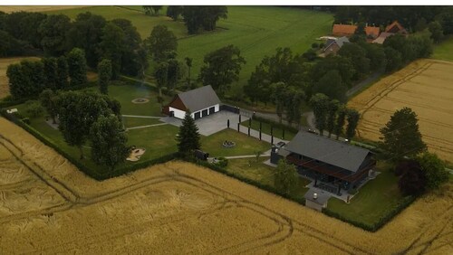 Ruhige, moderne Villa im Grünen (exklusiv)