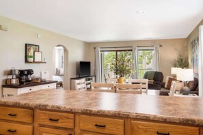 Condo, Multiple Beds, Patio, Garden View (Branson Cozy Bungalow) | Interior