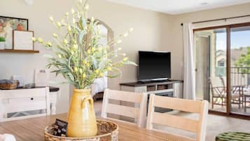 Condo, Multiple Beds, Patio, Garden View (Branson Cozy Bungalow) | Interior