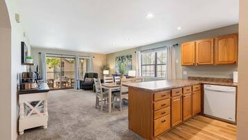 Condo, Multiple Beds, Patio, Garden View (Branson Cozy Bungalow) | Interior