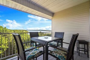Apartment, Mehrere Betten, Balkon, Bergblick (Branson Lakefront Luxury) | Speisen im Freien