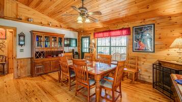 Cabin, Multiple Beds, Patio, Mountain View (Blueridge Bunk House) | Dining