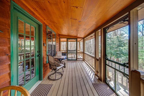 Blueridge Bunk House Wrap-around Deck!