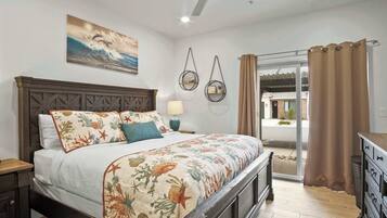 Condo, várias camas, varanda, vista para a montanha (By the Sea) | 2 quartos, individualmente decorados, individualmente mobiliados