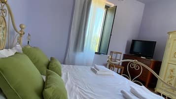 1 bedroom, travel cot, free WiFi, bed sheets