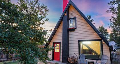 8 Minutes to Glacier National Park A-Frame With Hot Tub