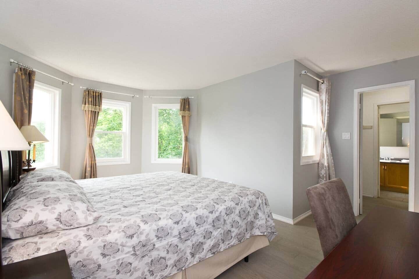 4 bedrooms, iron/ironing board, free WiFi, bed sheets
