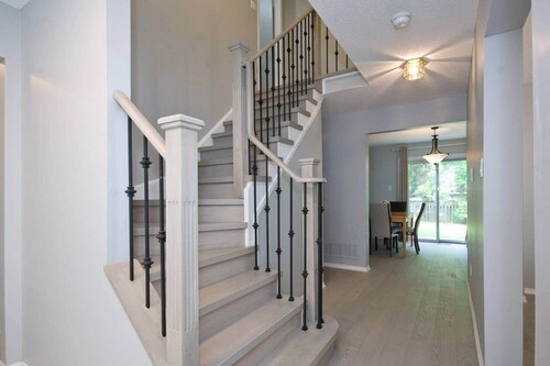 Lake Simcoe 4-Bedroom Home 5 Minutes to Beach Park
