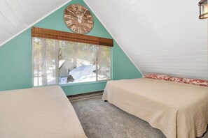 4 bedrooms, individually decorated, individually furnished, free WiFi - CC Cabin - Full Game Room! Wrap Around Deck! (Shaver Lake)