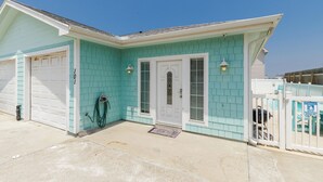 Exterior - Comfy 2 bedroom | Pets & Shared Pool (Port Aransas)