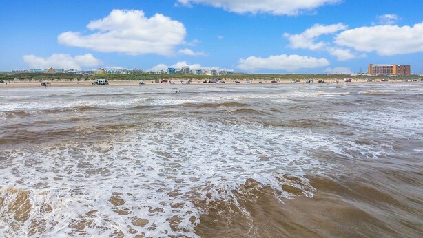 Beach nearby - Comfy 2 bedroom | Pets & Shared Pool (Port Aransas)