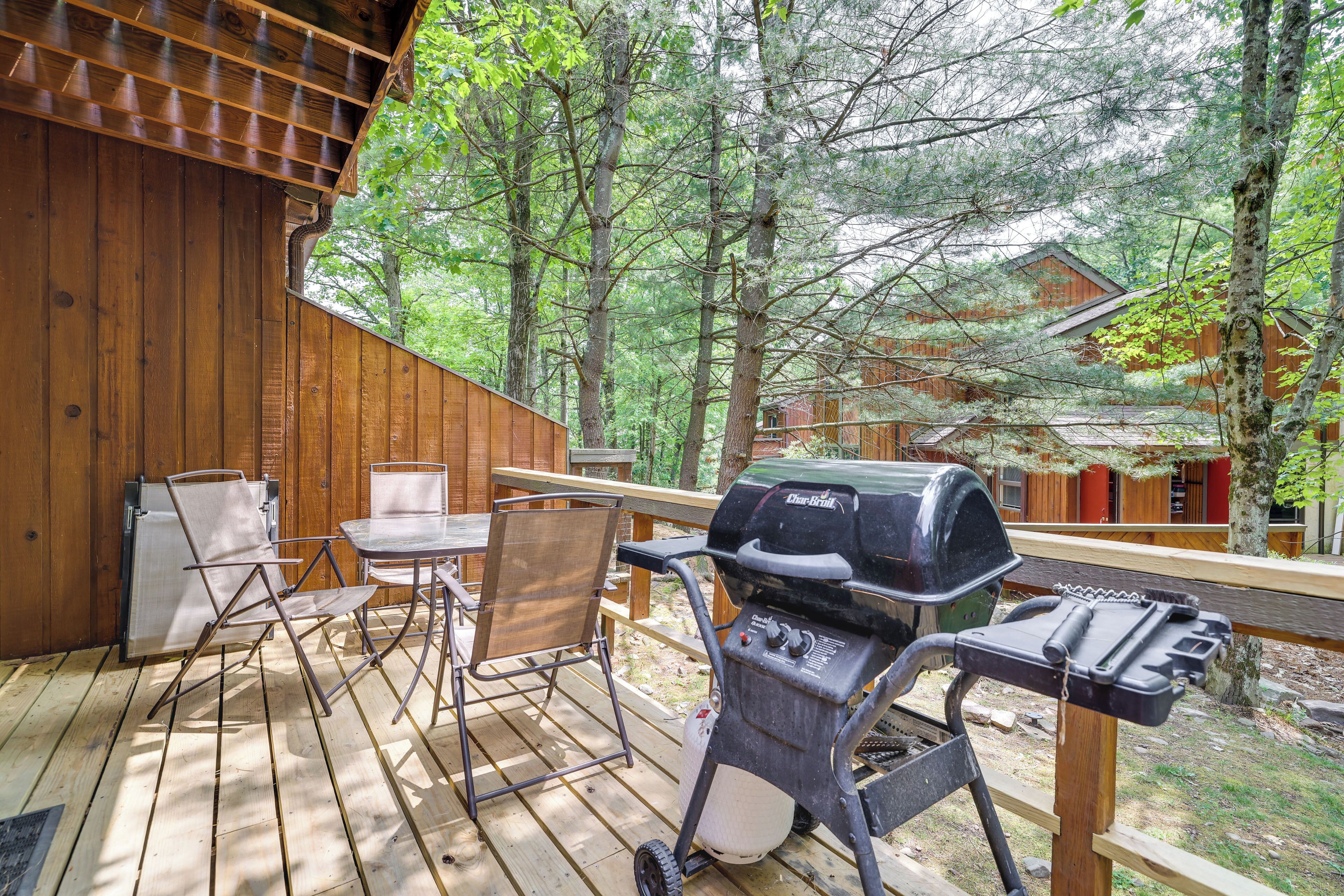 Pet-Friendly Lake Harmony Townhome w/ Pool Access!