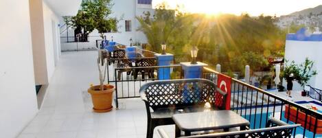 Standard Room | Living area | Flat-screen TV