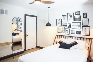 3 Schlafzimmer, Schreibtisch, Bügeleisen/Bügelbrett, Reisekinderbett