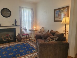 Smart TV -  Walk  to Town Cnt, Family Friendly, 2 bd 2 bth, Mnt View, Deck-Grill-Wildlife (Cripple Creek)