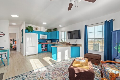 Tiny Home Getaway in Arizona-Mountain views in Rural Area