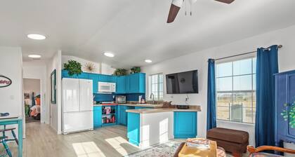 Tiny Home Getaway in Arizona-Mountain views in Rural Area