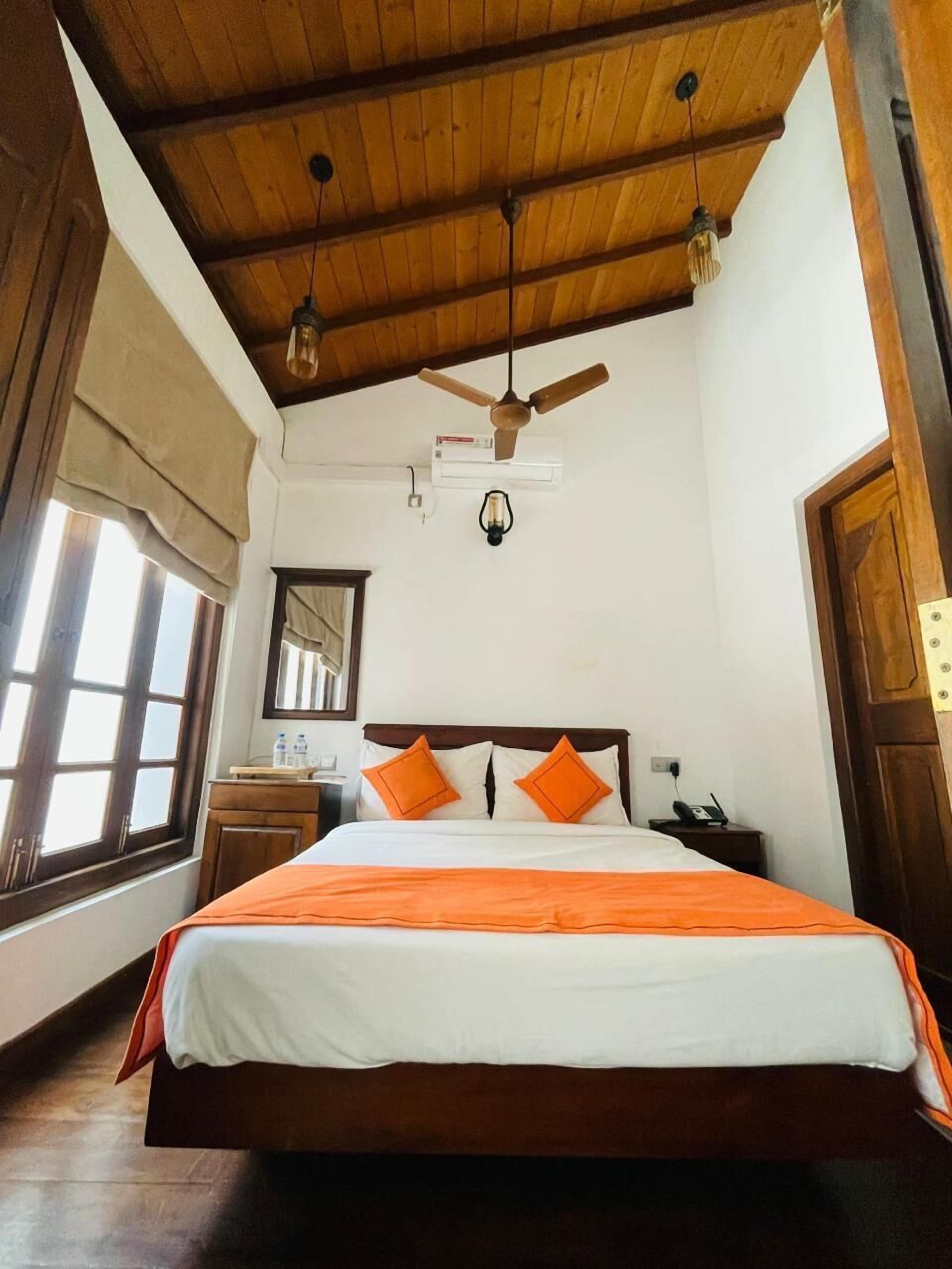 Egyptian cotton sheets, premium bedding, down comforters, pillowtop beds