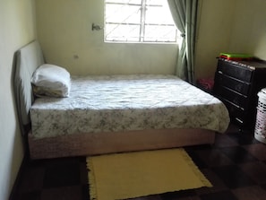 2 slaapkamers, een kluis op de kamer, verduisterende gordijnen