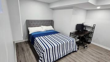1 habitación, escritorio, tabla de planchar con plancha y wifi gratis