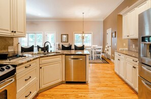 Fridge, microwave, oven, stovetop - The Ross Retreat with hot tub and card table in Pinehurst  (Pinehurst)