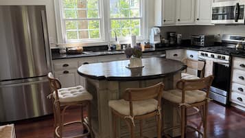 雪櫃、微波爐、焗爐、爐具