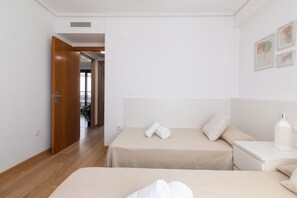2 bedrooms, iron/ironing board, free WiFi, bed sheets