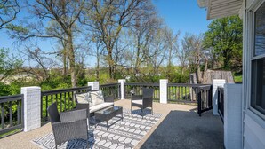 Terrace/patio - Charming Charloe (Cincinnati)